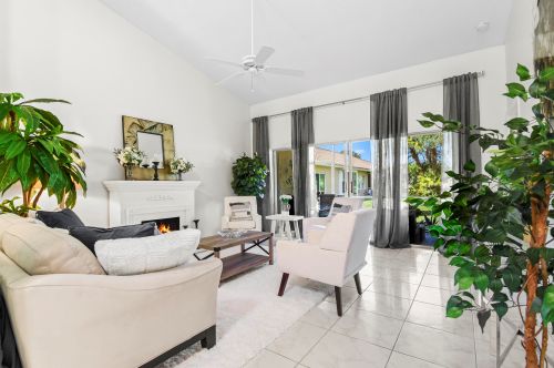 6392 Long Ky Ln, Boynton Beach FL 33472-2374 exterior