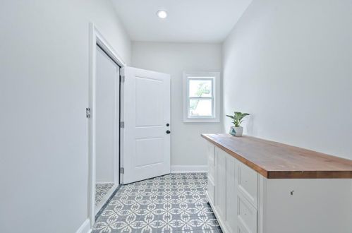 1477 Mercer Ave, Atlanta GA  30337-1515 exterior