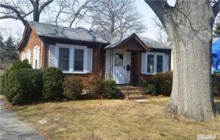 26 Cadman Ave, Babylon, NY 11702-2102
