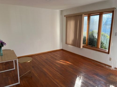 104 Schuyler Dr, Edison NJ  08817-3560 exterior