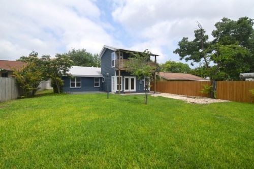 7513 Carriage Dr, Austin TX 78752-1401 exterior