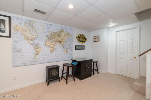 1360 Crooked Lk Dr, Kalamazoo MI 49009-8950 exterior