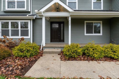 925 Polvadera St, Commerce Township MI  48382-3857 exterior