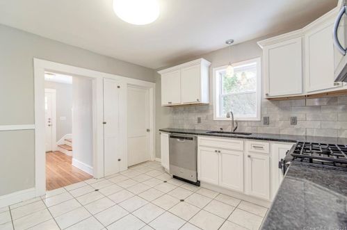 23 Holl St, Manchester CT 06040-5325 exterior