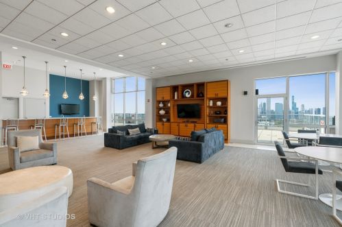 1629 Prairie Ave, Chicago IL  60616-4403 exterior