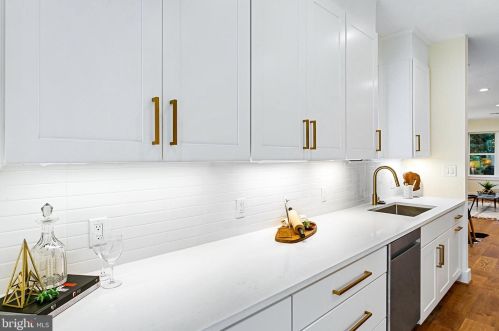 302 Rhode Is Ave, Washington DC 20001-1827 exterior