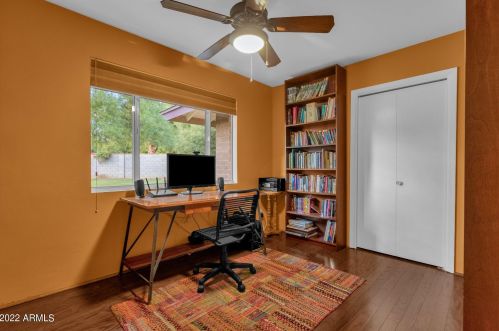 8051 14 Ave, Phoenix AZ 85023-2585 exterior