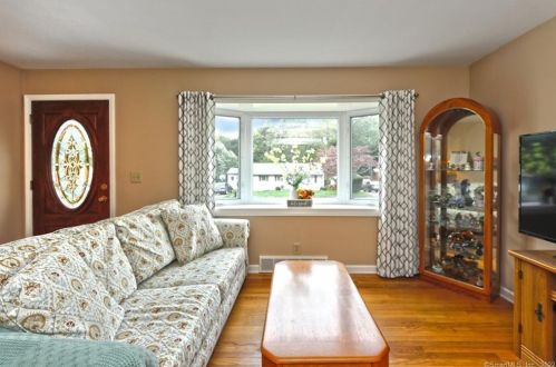 73 Ida Ave, Derby CT 06418-2322 exterior