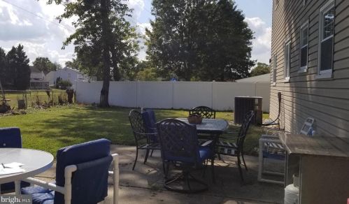 8120 Wyndam Rd, Camden NJ 08109-3221 exterior