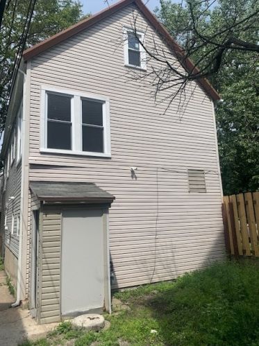 8444 Buffalo Ave, Chicago IL  60617-2609 exterior