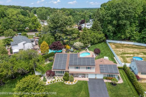 3 Georgian Bay Dr, Morganville NJ 07751-1321 exterior