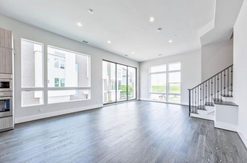 381 Greenbriar Ln, Dallas, TX 75203-1015