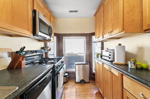 422 Baldwin St, Madison WI 53703-1746 exterior