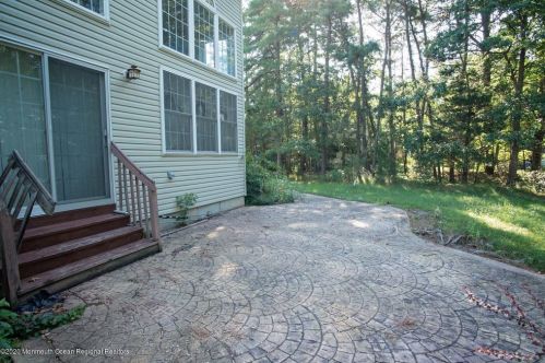 3 Swallow Tail Ct, Jackson Twp NJ  08527-2872 exterior