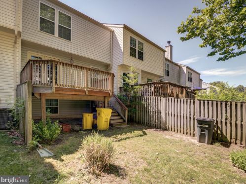 204 Foxtree Dr, Glen Burnie MD 21061-6347 exterior