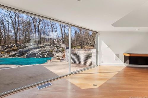 15 Hycliff Rd, Greenwich CT 06831-3223 exterior