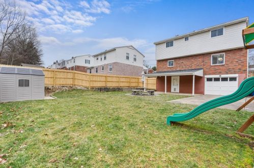 658 Presque Isle Dr, Pittsburgh PA  15239-2652 exterior