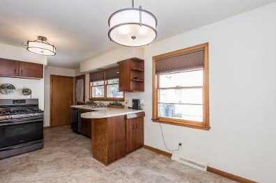 1908 Ave, Waukegan IL 60087-5112 exterior