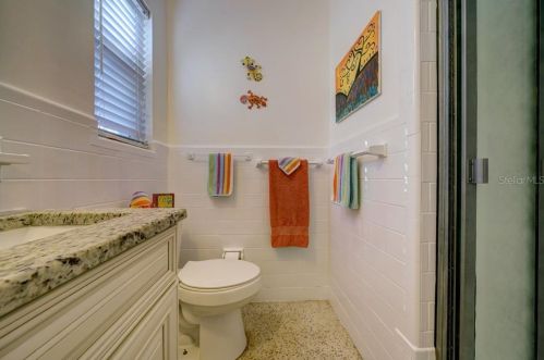 825 Riv Dr, Tampa FL 33617-7864 exterior