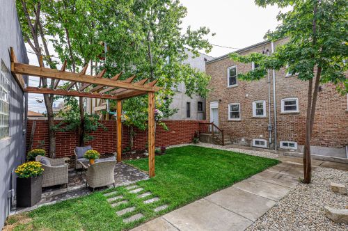 2720 Monroe St, Chicago IL  60612-2823 exterior