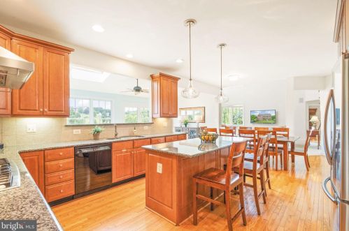 17675 Tobermory Pl, Leesburg VA 20175-7053 exterior