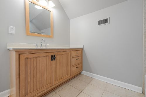 125 Montclaire Ave, Milwaukee WI 53217-4438 exterior