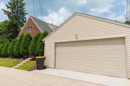 2722 Lefeber Ave, Milwaukee WI 53210-1140 exterior