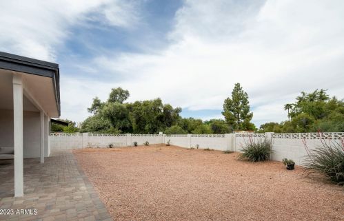 9052 29th St, Phoenix AZ  85028-5302 exterior