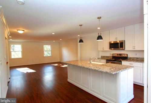 2674 Centennial Ct, Alexandria VA  22311-1304 exterior