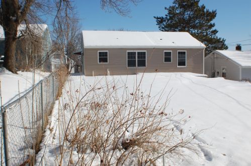 2433 15 St, Duluth MN 55806-1119 exterior