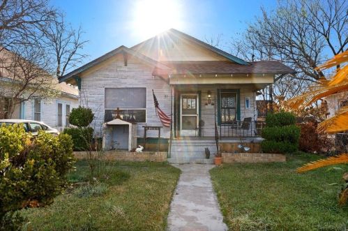 33 Chalmers Ave, Austin TX 78702-5441 exterior