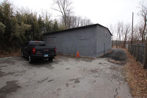 425 Burnside Ave, Hartford CT 06108-2711 exterior