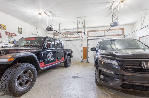 1061 Robinhood Dr, Meskegon MI  49445-2075 exterior