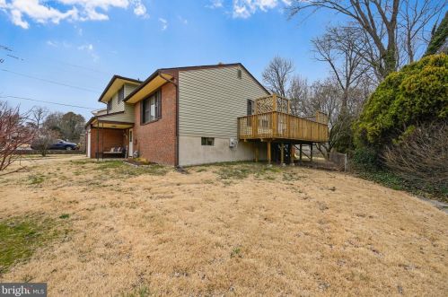 548 Crestpark Dr, Glen Burnie MD 21061-5102 exterior