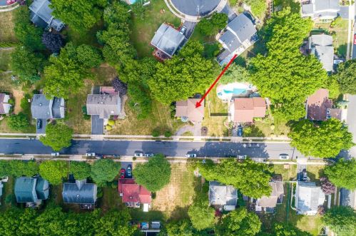 11 Falcon Dr, Edison NJ 08820-2759 exterior