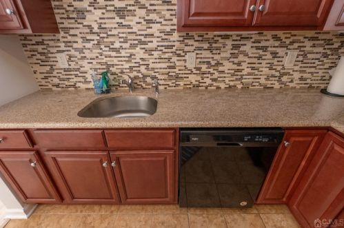 306 Regency Pl, Woodbridge NJ 07095-1036 exterior