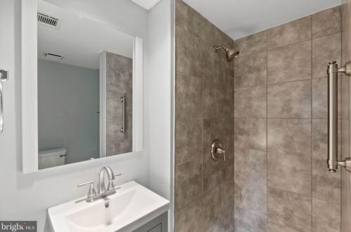 7047 Chesley Search Way, Alexandria VA 22315-4754 exterior