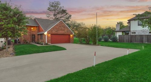 102 Golfview Dr, Montgomery TX 77356-8804 exterior