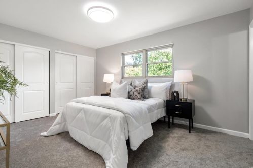 1049 Fernpark Dr, Saint Louis MO 63141-6132 exterior