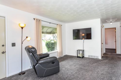 1901 Junction Ave, Kalamazoo MI  49048-1622 exterior