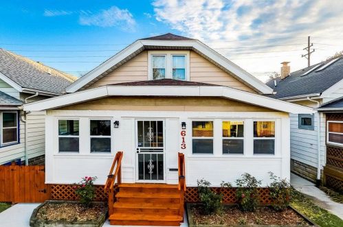 613 Keefe Ave, Milwaukee WI 53212-1801 exterior