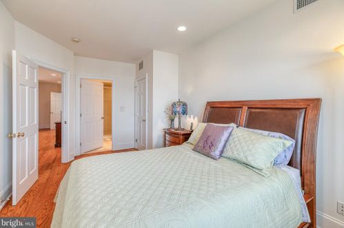 124 Bainbridge St, Philadelphia PA 19147-1866 exterior