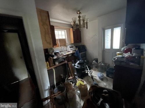 9 Cadwalader Dr, Trenton NJ 08618-0033 exterior