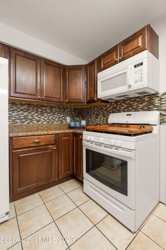 950 Courtenay Pkwy, Merritt Island FL 32952-5010 exterior