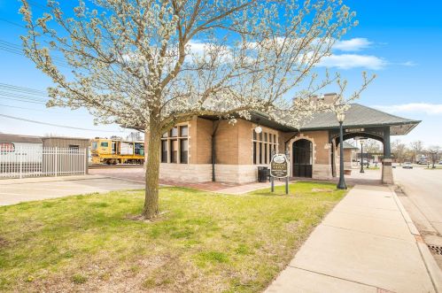 306 Orch St, Dowagiac MI 49047-1253 exterior