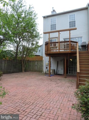 121 Paddington Way, Leesburg VA  20176-3339 exterior