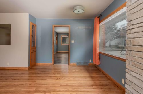 5796 Kinnickinnic Riv Pkwy, Milwaukee WI 53219-2231 exterior