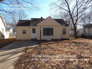 1030 Oakland Ave, Topeka KS  66616-1516 exterior