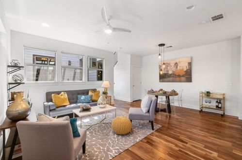 1313 Cometa St, Austin, TX 78721-1219