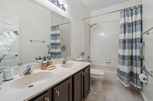 9137 Cove Point Cir, Boynton Beach FL 33472-2763 exterior